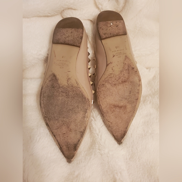 Valentino | Nude Rock Stud Ballerina Flats w Pointy Toe Patent Leather - 8.5 - Picture 15 of 15